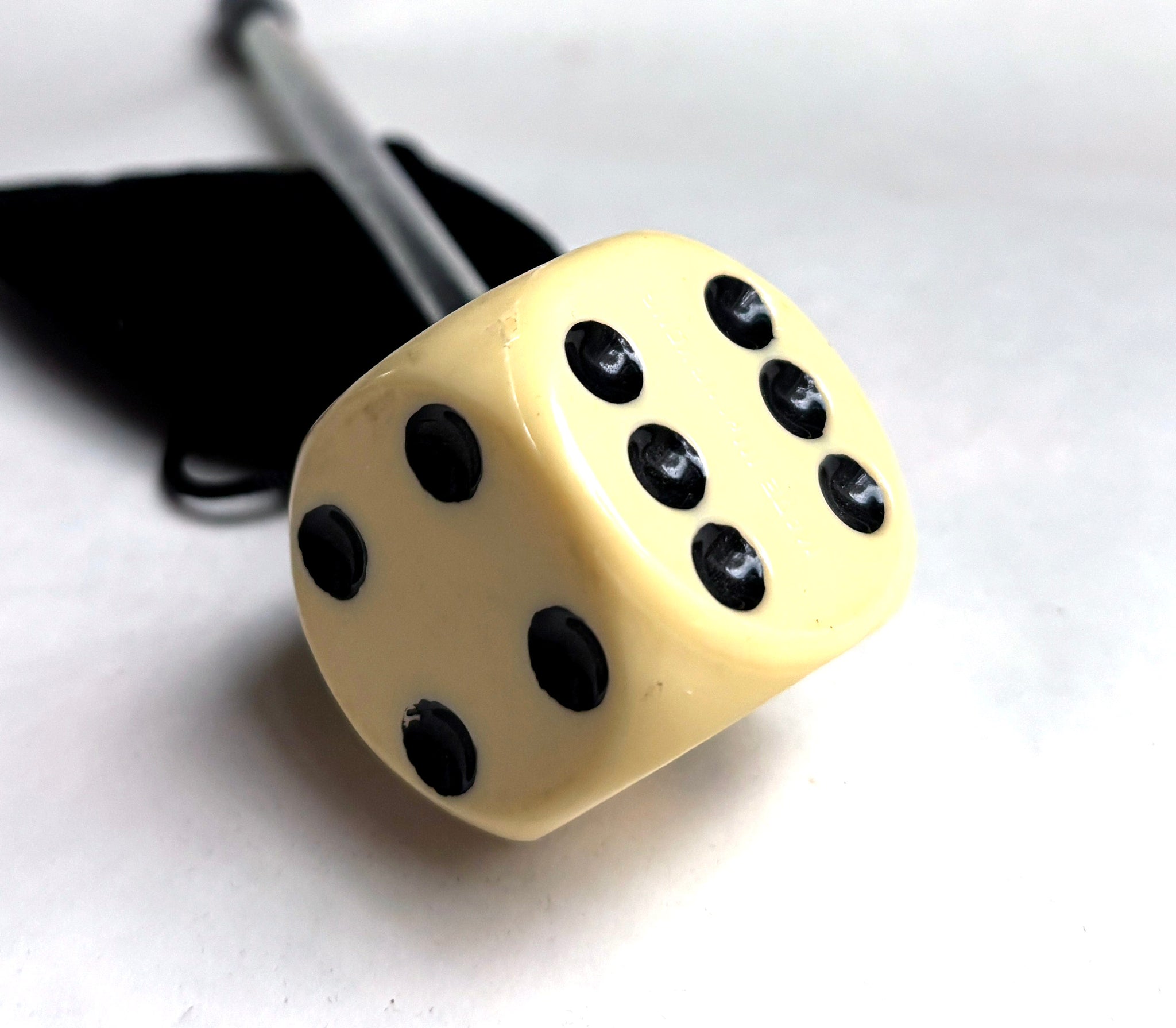 DICE SHOOTER-LARGE D6 IVORY